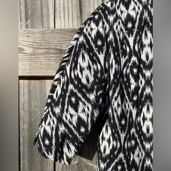 Peter Nygard Black and White Patterned Jacket - Picture 2 of 7